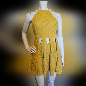 💙 86. London Rose Size Medium Yellow Woven Dress